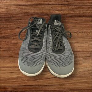 Nike women’s Experience‎ running shoes size 10